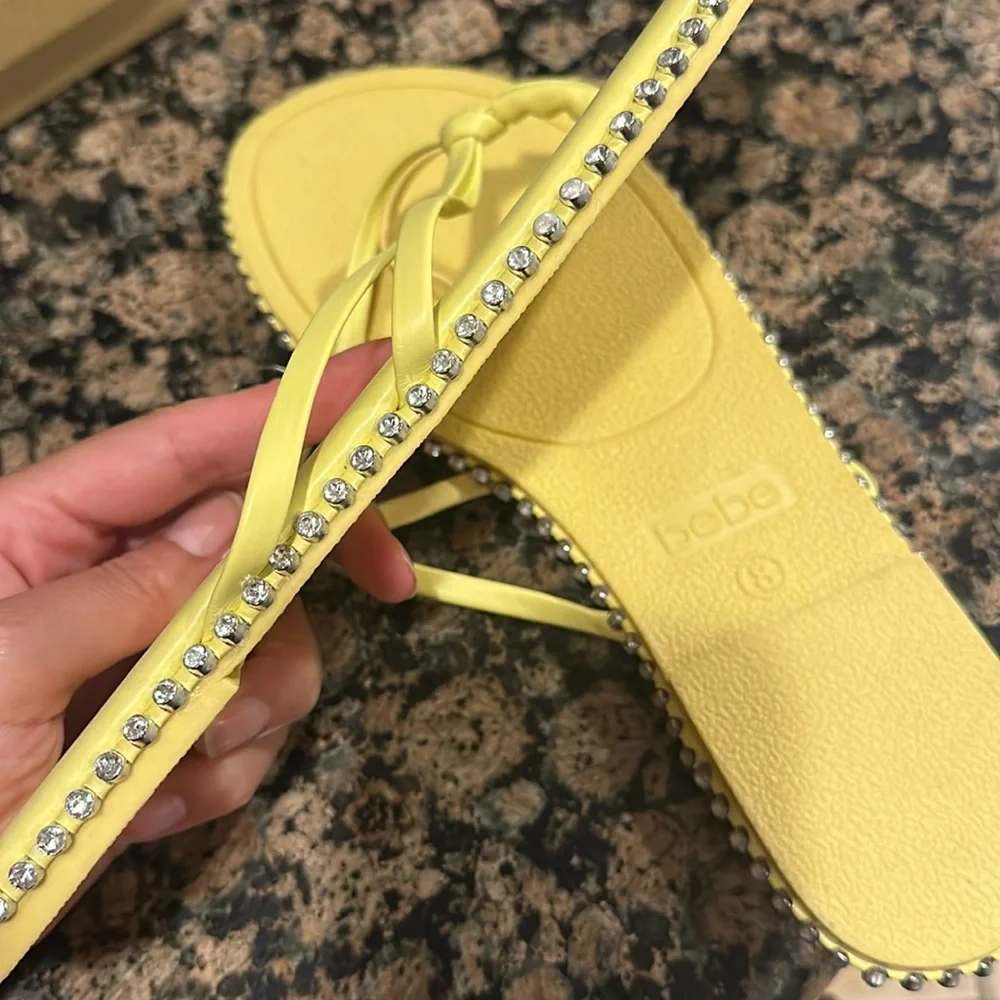 Yellow Bebe flip flops with rhinestone NWT Size 8 - Picture 3 of 4